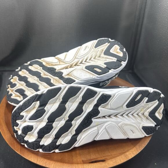 Hoka One One Clifton 8 Womens Size 7.5B 1119394 BWHT Black White Shoes Used - Picture 6 of 8
